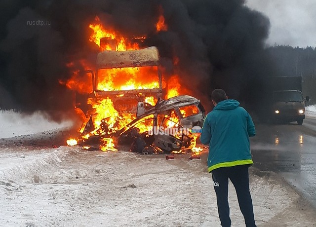 Great Wall и грузовик сгорели в результате ДТП на трассе Киров — Пермь