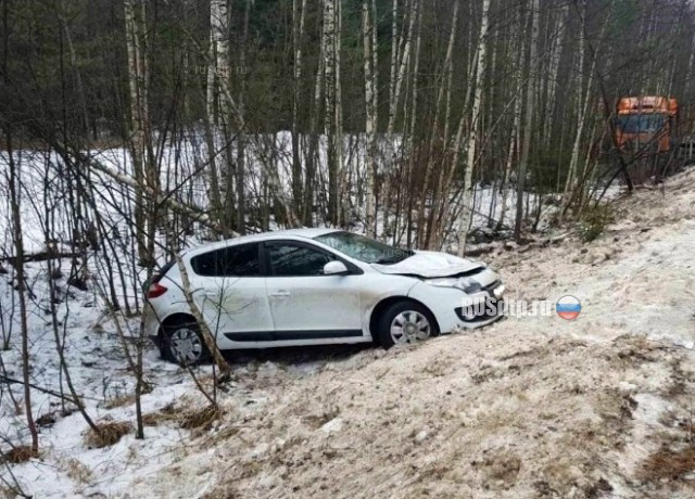 Renault Duster насмерть сбил попавшего в ДТП водителя