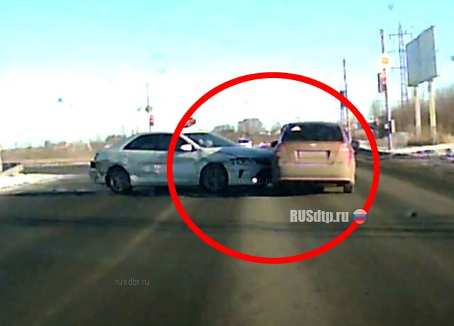 ДТП в Кургане в районе Чеховского моста попало на видео