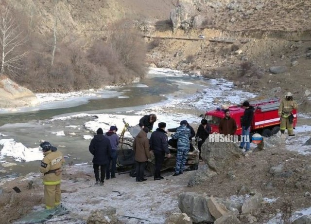 В Дагестане автомобиль с людьми улетел в пропасть