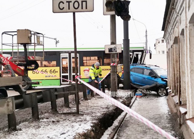 Один человек погиб в массовом ДТП с автобусами в Ярославле. ВИДЕО