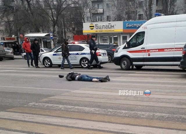 Грузовик насмерть сбил пешехода в Воронеже. ВИДЕО