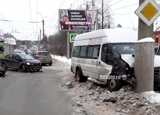 В Иванове в ДТП пострадали 10 пассажиров маршрутки