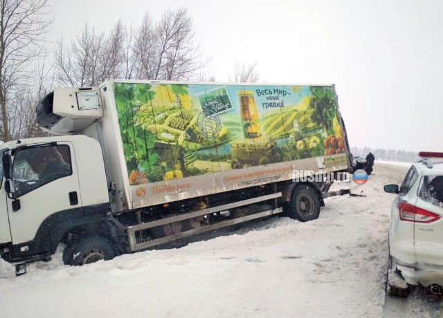 Kia разорвало на части в ДТП в Татарстане