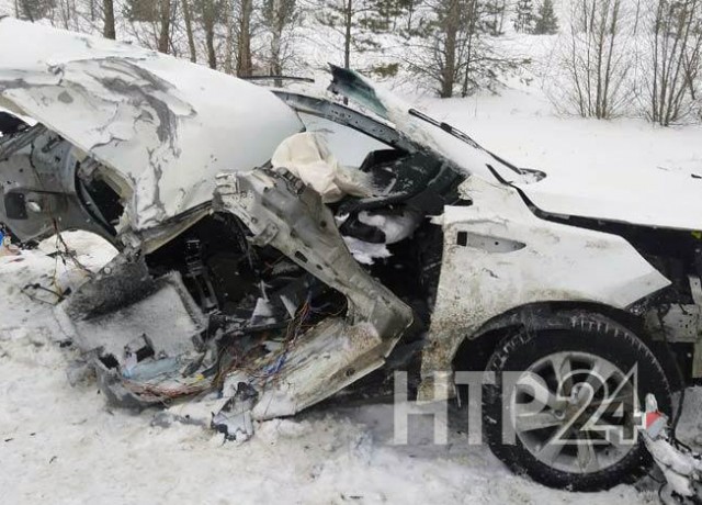 Kia разорвало на части в ДТП в Татарстане