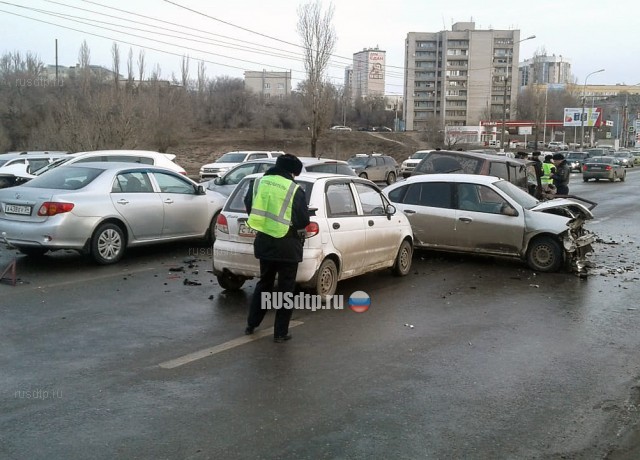 Массовое ДТП произошло на улице Рокоссовского в Волгограде