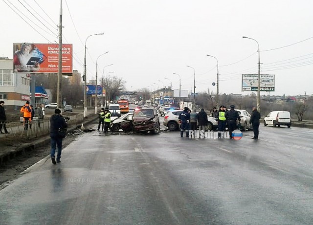 Массовое ДТП произошло на улице Рокоссовского в Волгограде