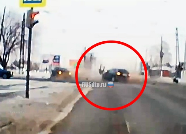 В Магнитогорске в результате ДТП водителя выбросило из автомобиля. ВИДЕО