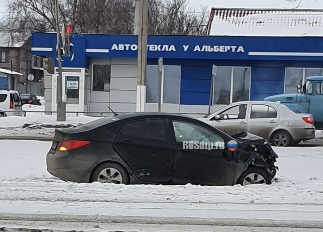 В Магнитогорске в результате ДТП водителя выбросило из автомобиля. ВИДЕО