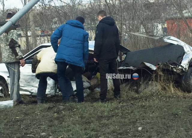 ВАЗ разорвало на части в результате ДТП в Белгороде. ВИДЕО