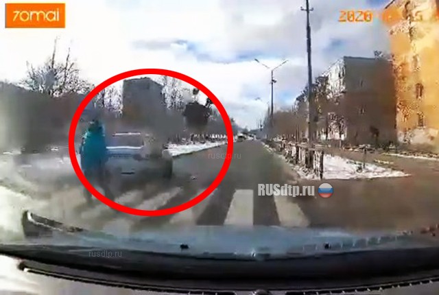 В Запорожье пьяный водитель сбил коляску с младенцем. ВИДЕО