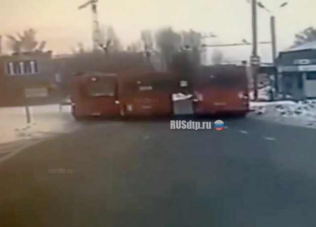 ДТП с тремя автобусами в Казани попало на видео