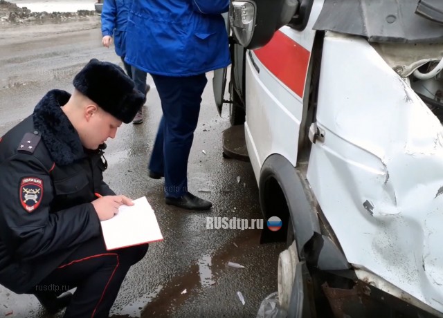 В Брянске в ДТП с участием «скорой» и «маршрутки» пострадали 6 человек