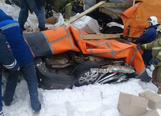 Двое погибли под встречной фурой в Татарстане