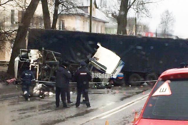 Водитель молоковоза погиб в массовом ДТП на Витебском шоссе в Смоленске