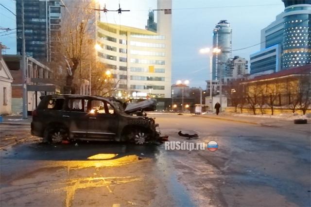 В Екатеринбурге мажор на «Лексусе» насмерть сбил пешехода и «убил» свою пассажирку