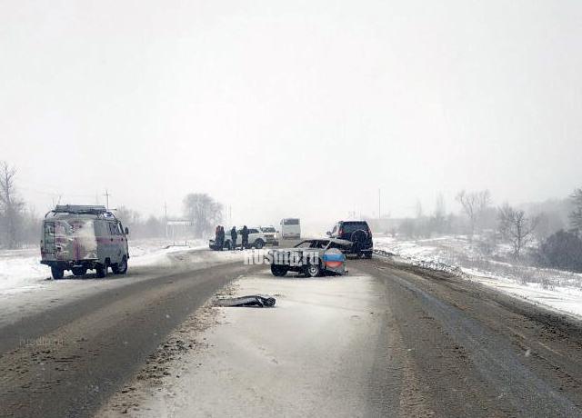 «Ладу» разорвало на части в результате ДТП на трассе Самара — Волгоград
