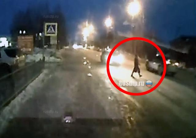 В Ноябрьске автомобиль сбил школьницу. ВИДЕО В Ноябрьске автомобиль сбил школьницу. ВИДЕО