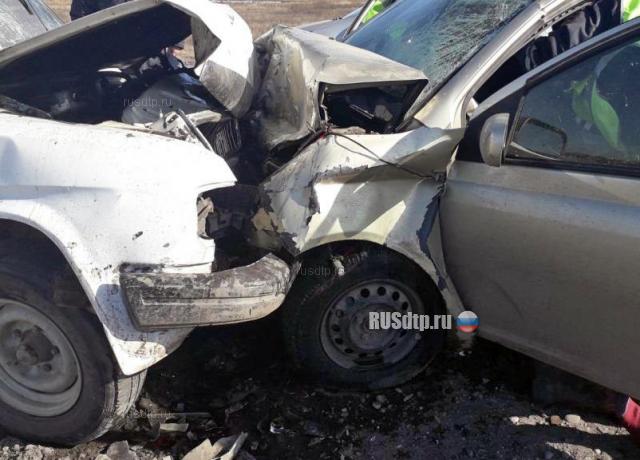 Трое погибли в лобовом столкновении автомобилей в Туве