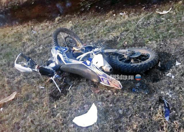 В Ленобласти мотоциклист уснул и погиб, врезавшись в дорожный знак