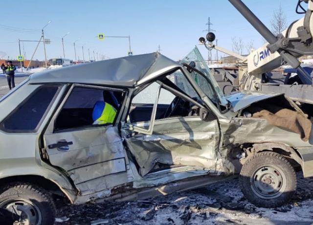В Новом Уренгое в ДТП погиб пассажир ВАЗа