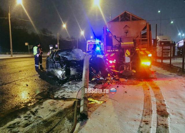 На Выборгском шоссе в Санкт-Петербурге погиб 33-летний мужчина