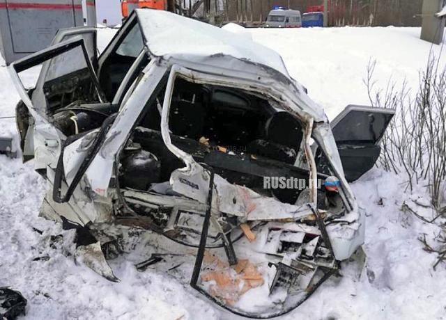 Пассажирка «Лады» погибла в ДТП с поездом в Кировской области