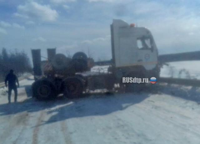 В Якутии микроавтобус столкнулся с грузовиком