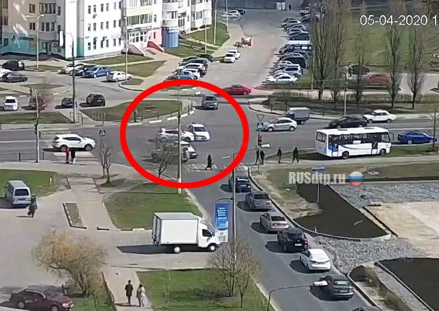 Видео вчерашнего ДТП в Белгороде с камеры видеонаблюдения