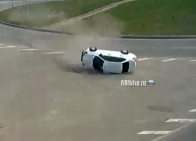 По очереди разбили свои автомобили По очереди разбили свои автомобили