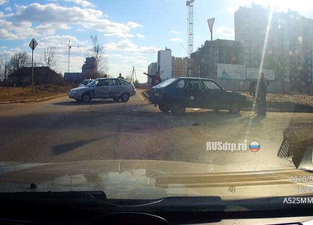 ДТП с подростками на бульваре Гусева в Твери ДТП с подростками на бульваре Гусева в Твери