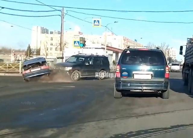 С виновником поделился бинтом (с) С виновником поделился бинтом (с)