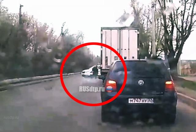 Момент гибели байкера в Брянске попал на видео