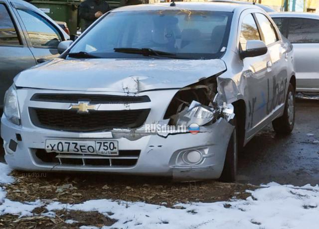 В Чебоксарах пьяный таксист таранил машины и сбил пешехода. ВИДЕО