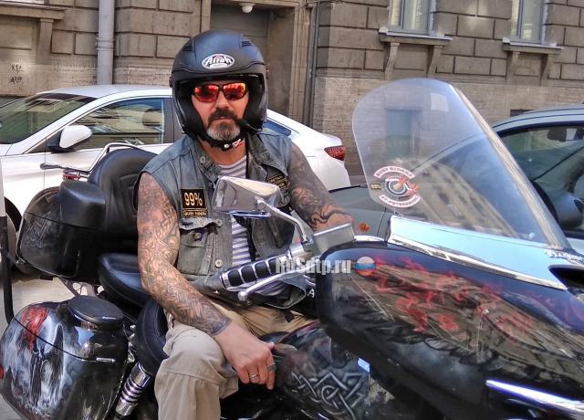 В Петербурге мотоциклист погиб в ДТП на глазах у супруги