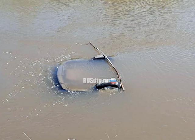 В Башкирии в реке обнаружили автомобиль с телами людей