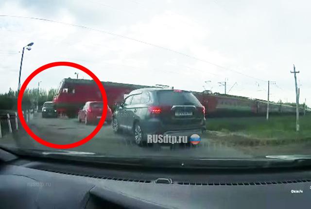 Момент ДТП с поездом в Новой Москве попал на видео