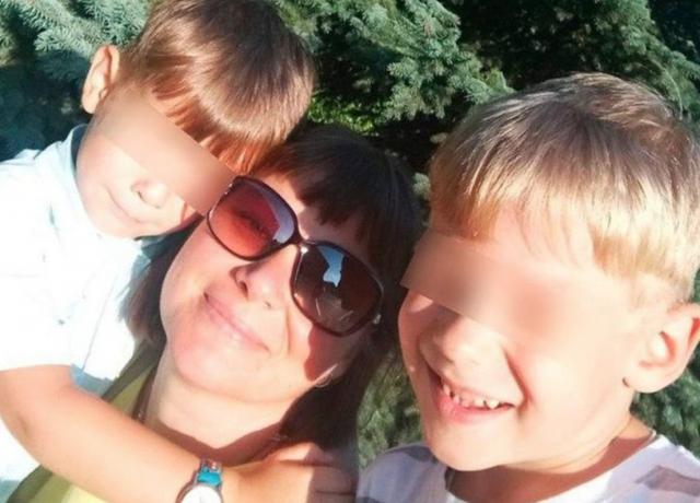 Мать погибла на глазах у детей на Суворовском проспекте. Видео из автобуса
