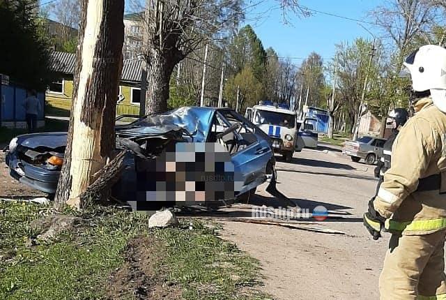 Водитель и пассажирка ВАЗ-2114 погибли в ДТП в Валдае