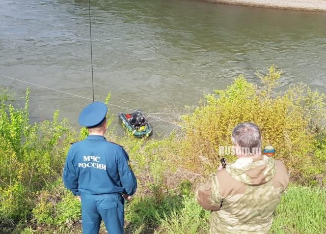 В Приморье со дна реки Уссури подняли автомобиль с семьей