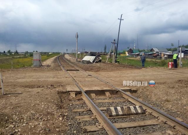 УАЗ столкнулся с поездом в Красноярском крае