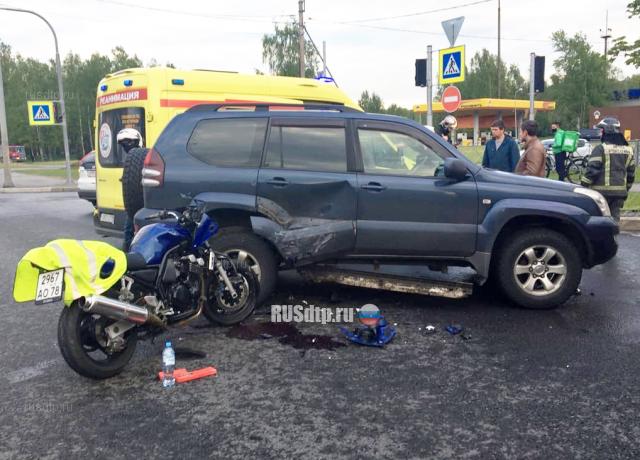 В Петербурге в ДТП пострадала мотоциклистка. ВИДЕО