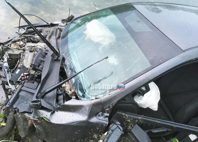 В Нижегородской области мужчина погиб, врезавшись на машине в магазин