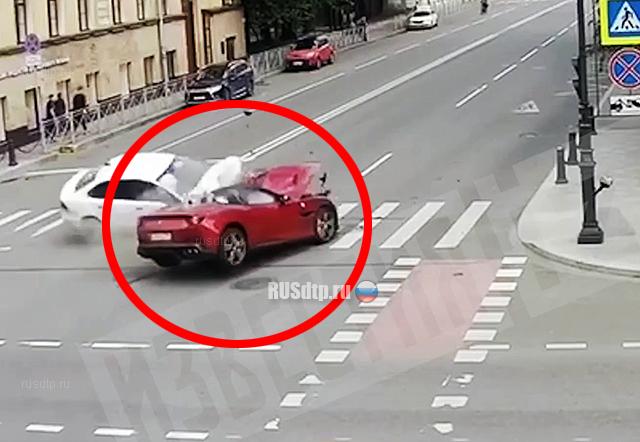 Смертельное ДТП с участием Ferrari произошло в Петербурге. ВИДЕО