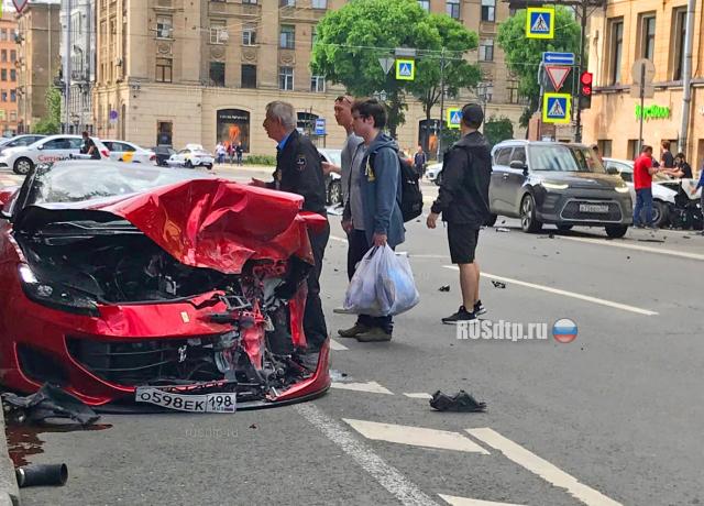 Смертельное ДТП с участием Ferrari произошло в Петербурге. ВИДЕО