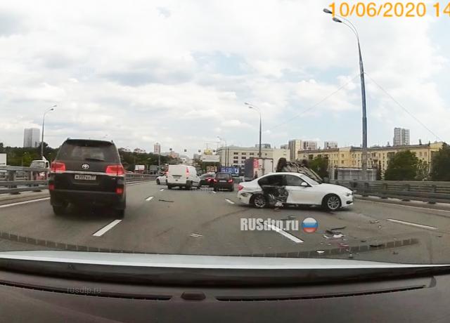 Момент массового ДТП на Звенигородском шоссе. ВИДЕО
