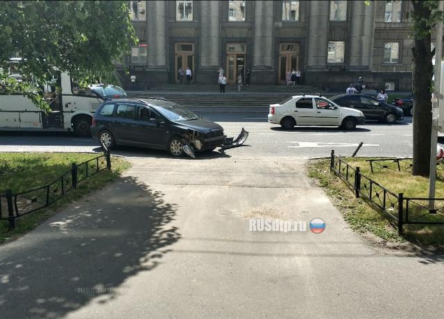 Мото ДТП на улице Типанова в Петербурге