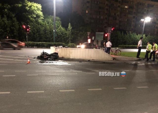 Момент гибели мотоциклиста возле парка Галицкого в Краснодаре
