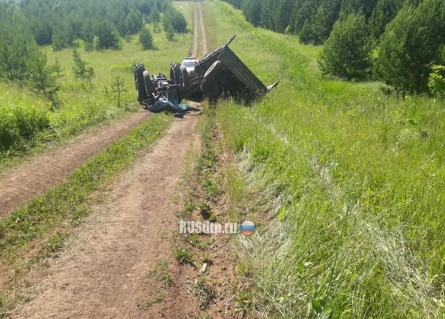 В Башкирии в ДТП погибли тракторист и его пассажир