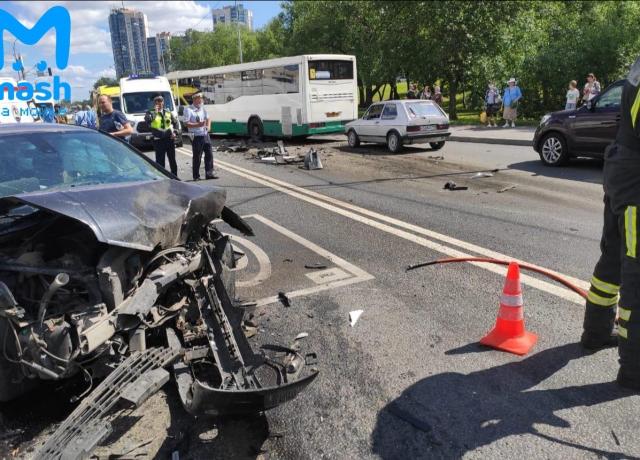 Водитель автомобиля «Audi» погиб в ДТП на проспекте Стачек